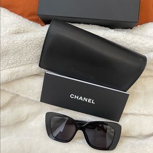 Chanel designer sunglasses 🖤